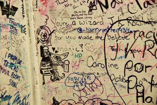 Grafitti depicting JK Rowling holding Dobby's hand in the Elephant house cafe toilets