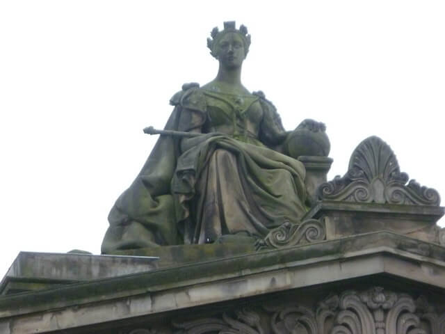 Statue of Queen Victoria by John Steell atop the portico of Edinburgh's Royal Academy