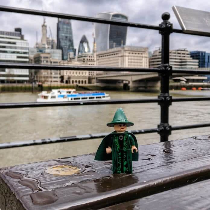Professor Mcgonagall points the way to Westminster tube station